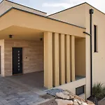 4 Bedroom Awesome In Feriehus Maslenica
