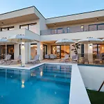 Feriehus 4 Bedroom Awesome In Maslenica