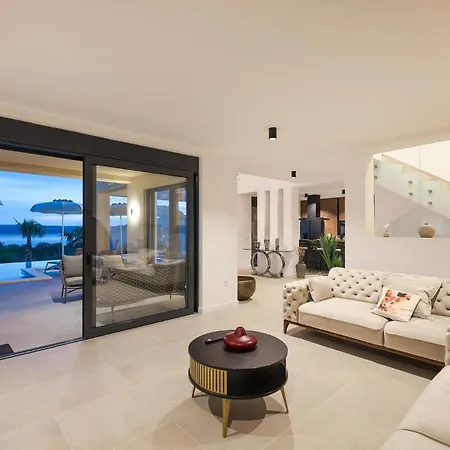 Сasa de vacaciones 4 Bedroom Awesome In *