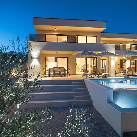 4 Bedroom Awesome In