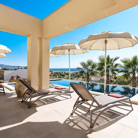 Holiday home 4 Bedroom Awesome In *