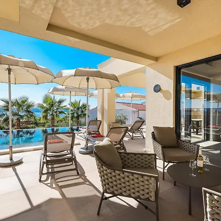 Holiday home 4 Bedroom Awesome In *