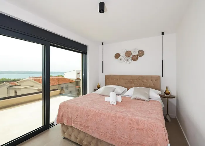 4 Bedroom Awesome In *