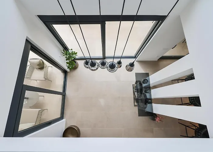 4 Bedroom Awesome In Holiday home *