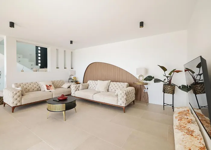 4 Bedroom Awesome In