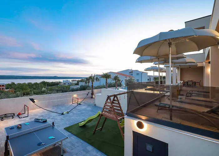 4 Bedroom Awesome In *