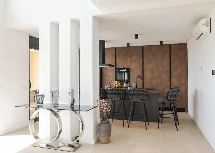 4 Bedroom Awesome In *