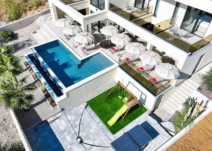 Holiday home 4 Bedroom Awesome In
