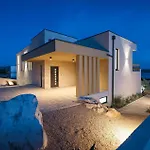 4 Bedroom Awesome In Feriehus Maslenica
