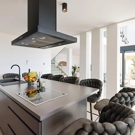 Holiday home 4 Bedroom Awesome In *