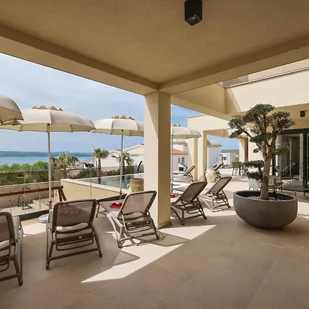 4 Bedroom Awesome In * Maslenica