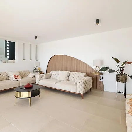 4 Bedroom Awesome In