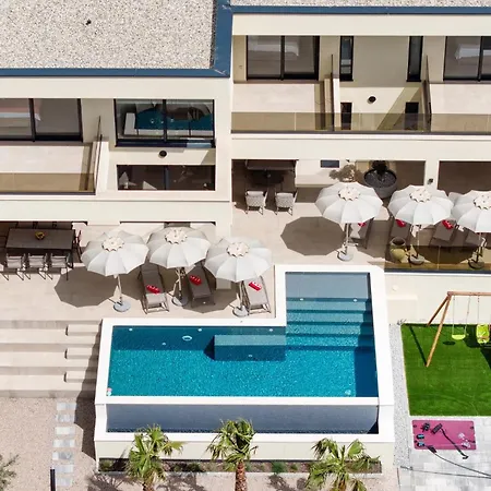 4 Bedroom Awesome In