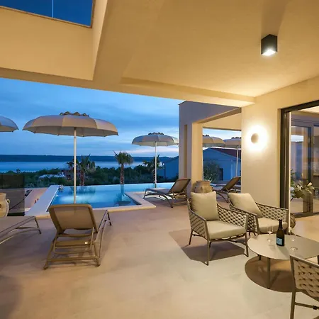 4 Bedroom Awesome In * Maslenica