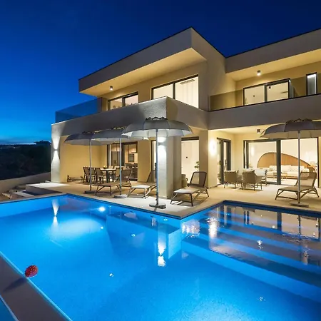 Hébergement de vacances 4 Bedroom Awesome In