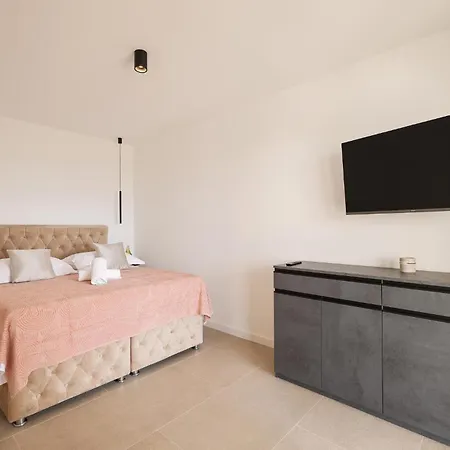 4 Bedroom Awesome In * Maslenica