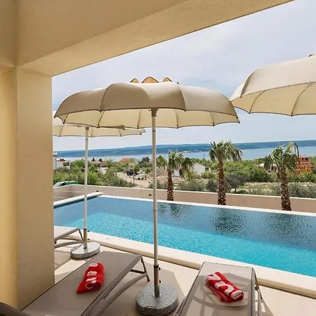 4 Bedroom Awesome In *