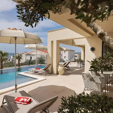 4 Bedroom Awesome In