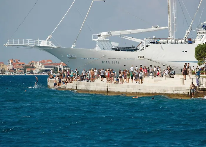 4 Bedroom Awesome In Vikendica