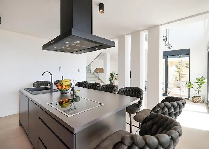 Vikendica 4 Bedroom Awesome In *