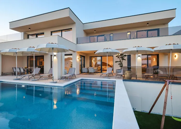 Vikendica 4 Bedroom Awesome In Maslenica