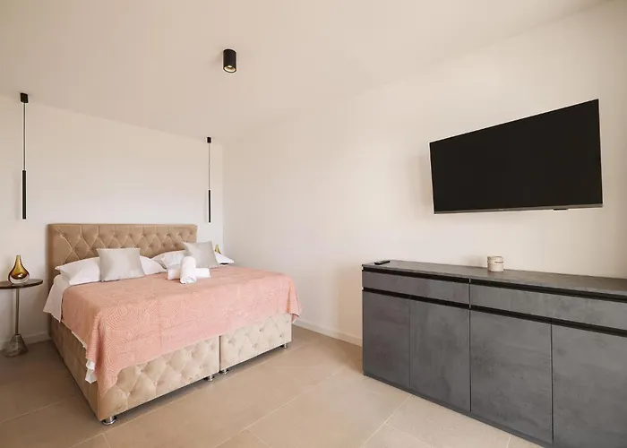 4 Bedroom Awesome In * Maslenica