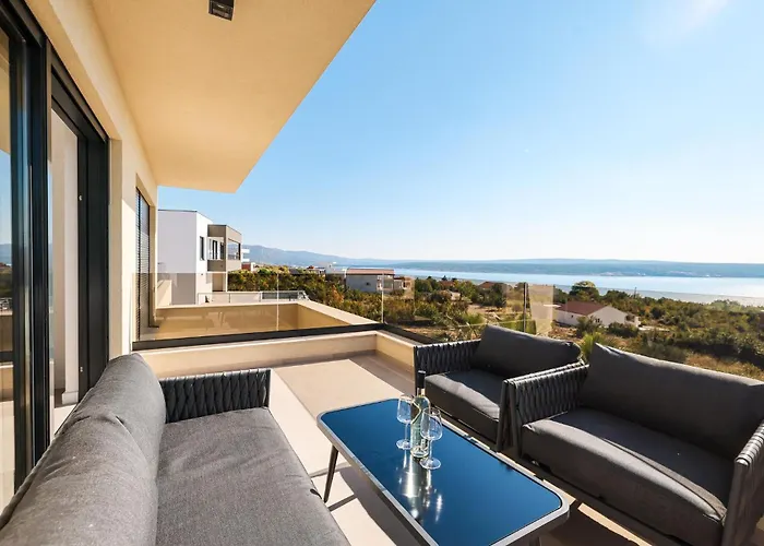 4 Bedroom Awesome In *