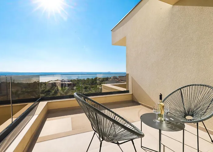 4 Bedroom Awesome In *